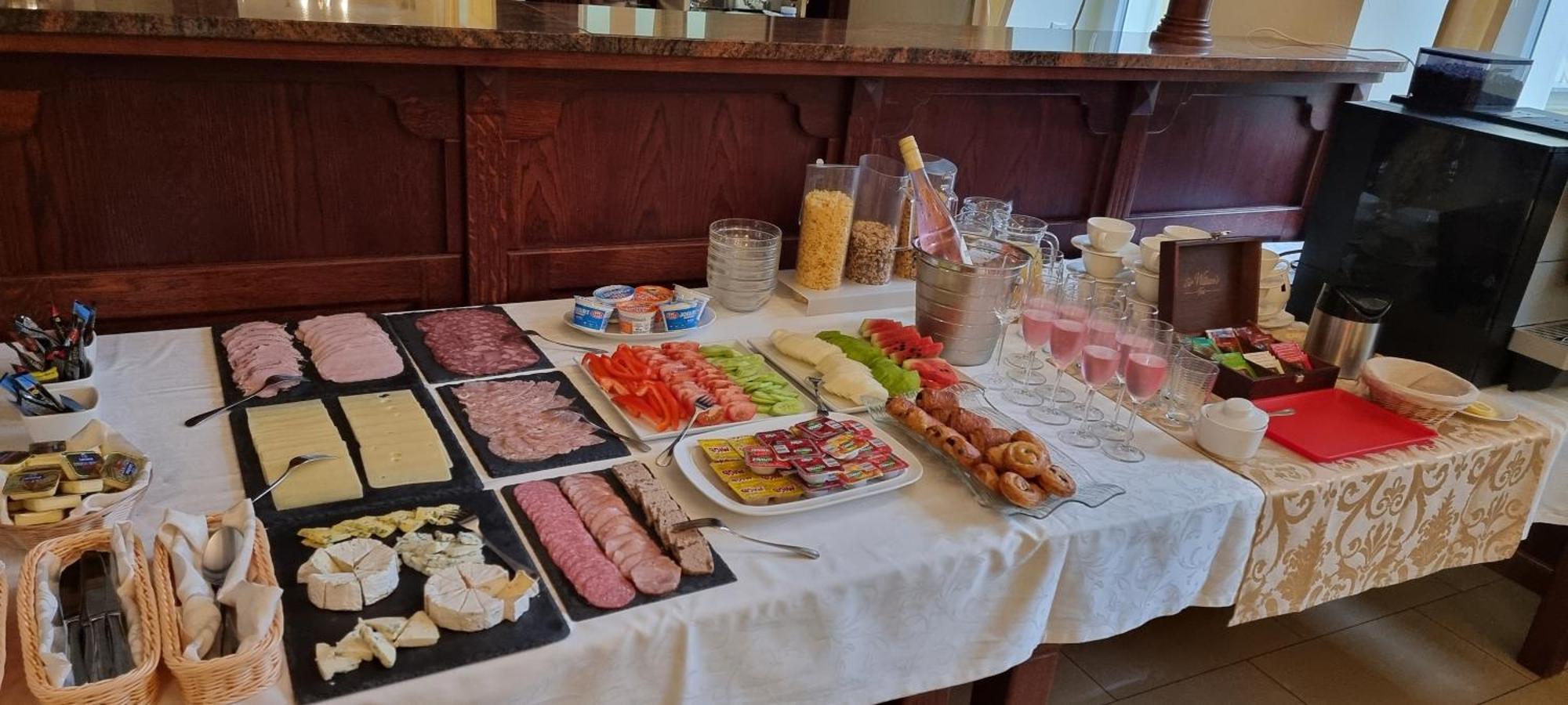 Palac Lucja Bb Zakrzów Exteriör bild