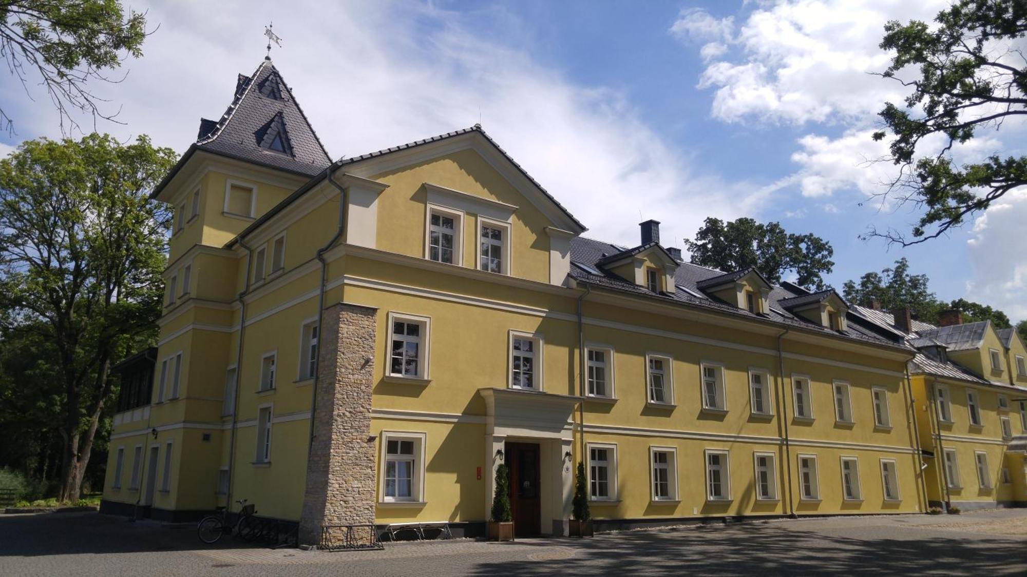 Palac Lucja Bb Zakrzów Exteriör bild