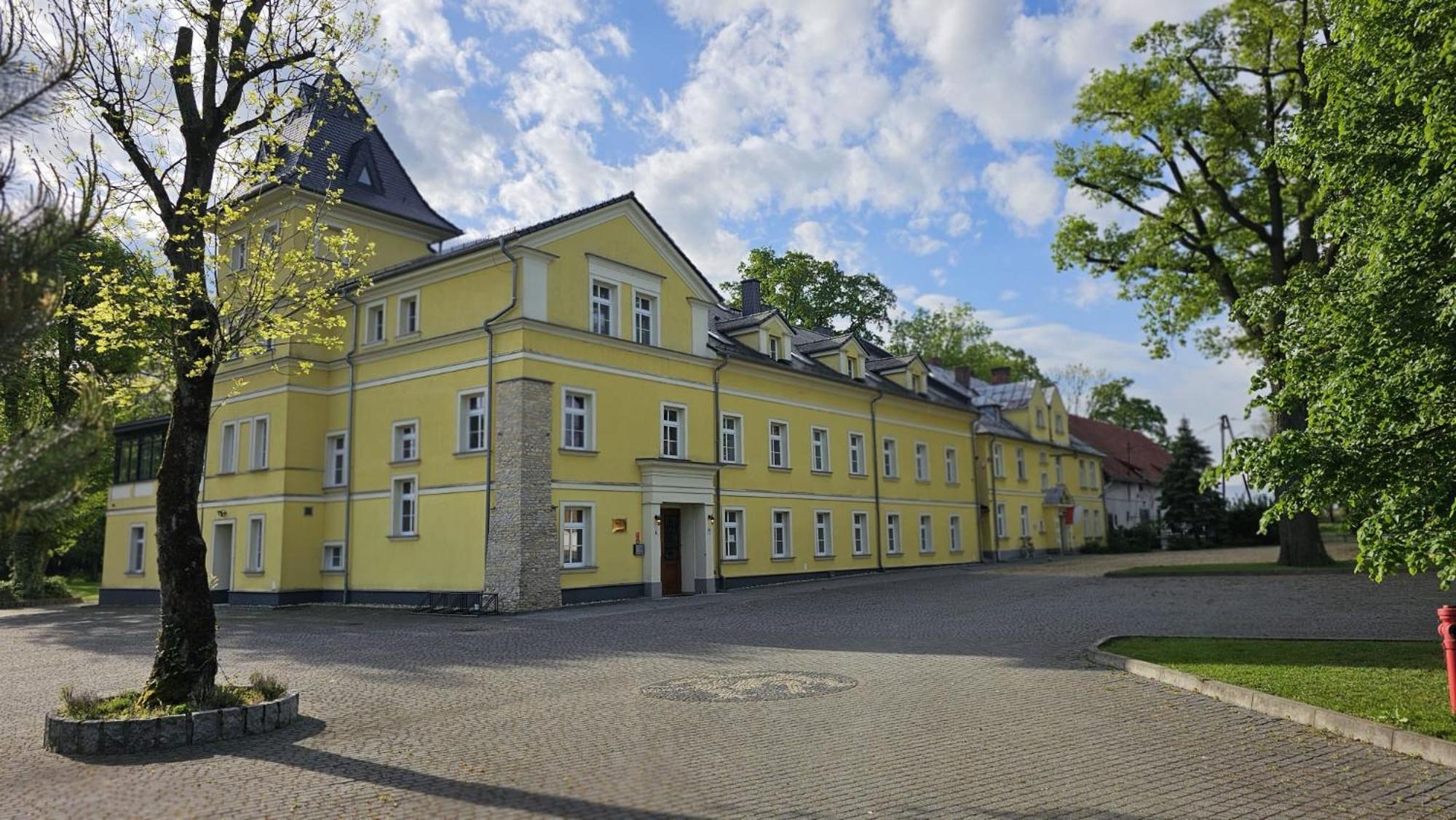 Palac Lucja Bb Zakrzów Exteriör bild