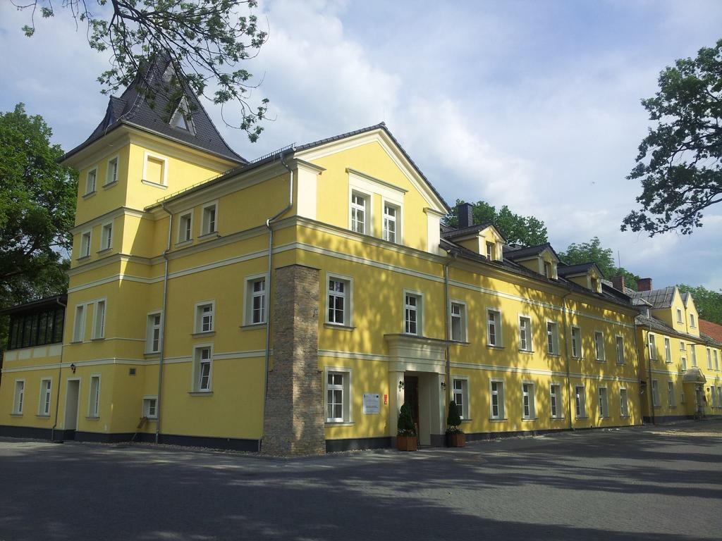 Palac Lucja Bb Zakrzów Exteriör bild
